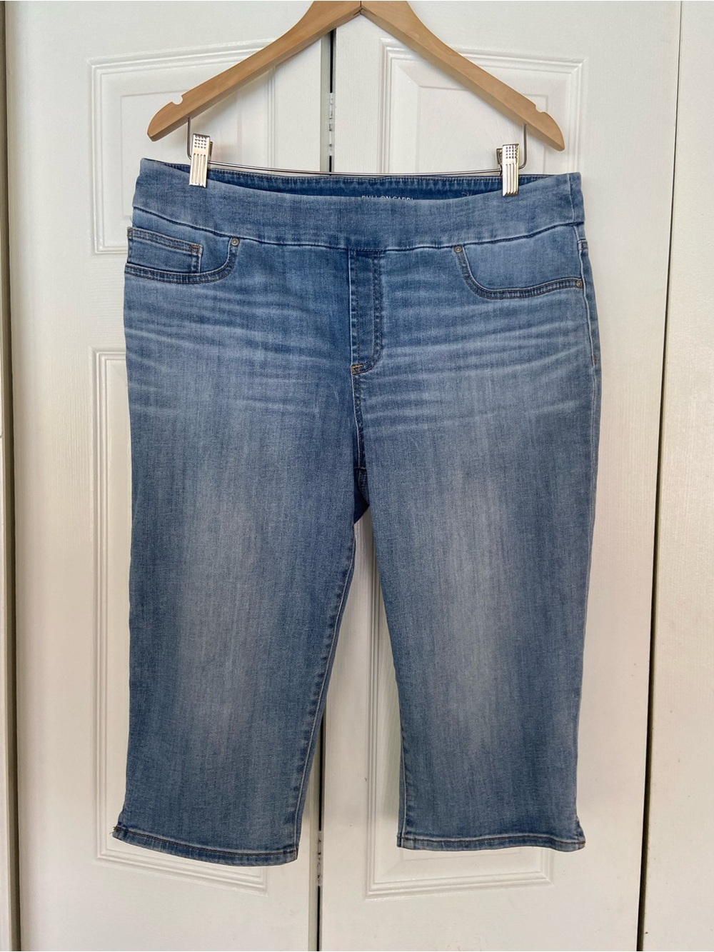 Chico's Light Blue Cropped Stretch Jeans